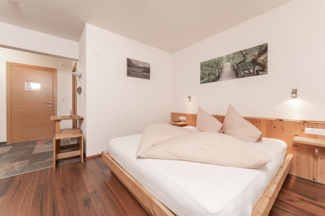 Aparthotel Ambiente Umhausen Exteriör bild